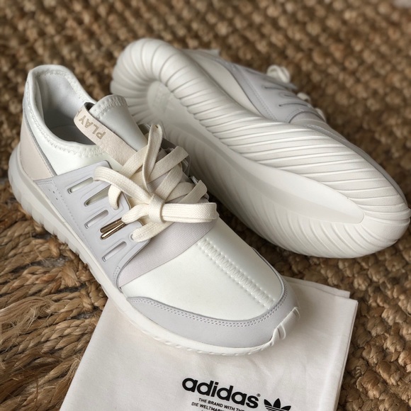 le adidas nuova di zecca whiteoff tubulare neverworn poshmark bianco le adidas nuova di zecca whiteoff tubulare neverworn poshmark bianco
